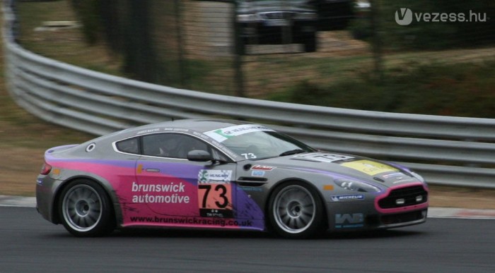 Csodás hang: V8-as Aston Martin Vantage