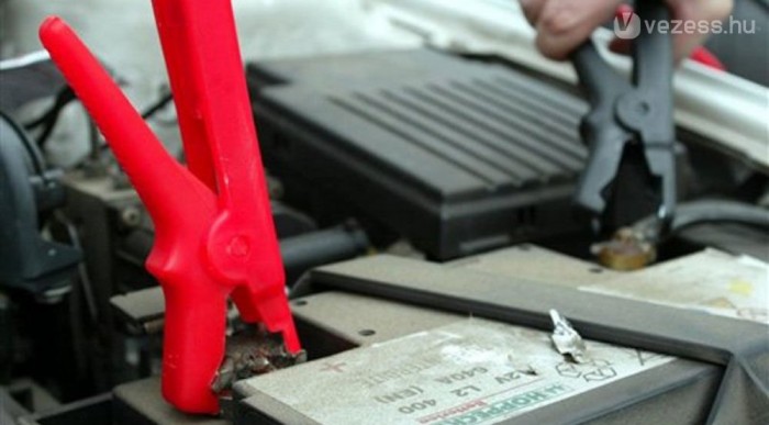 Kellene a rendes bikakábel, a villanyvezetékből blankolt szükségmegoldás