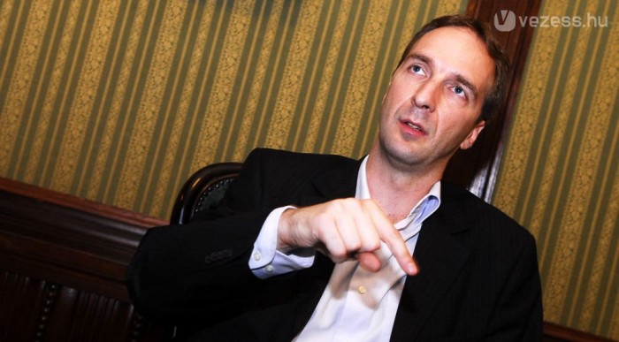 RAV4-gyel járt minisztersége előtt