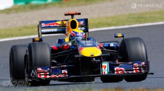 Webber nem segít Vettelnek