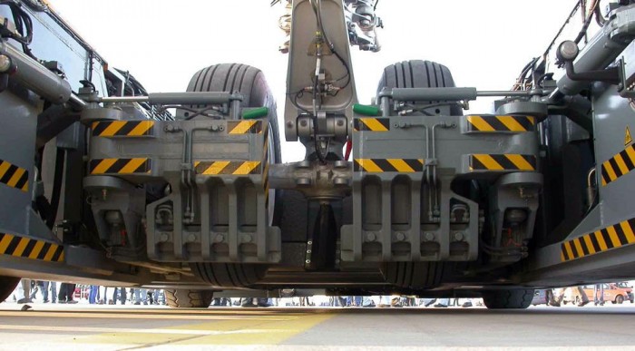 Az orrfutójánál ragadja meg a repülőt