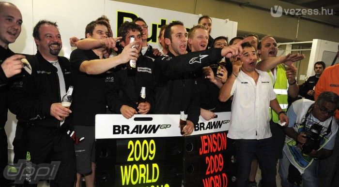 Ha túl sokat spórol Brawn, ők is leléphetnek