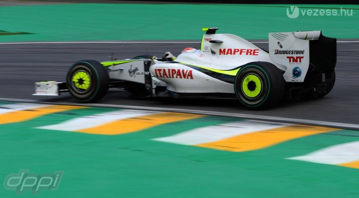 Barrichello maradhat a Brawnnál