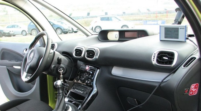 Méter pontosan rögzítette a távot, centiliterre a fogyasztást