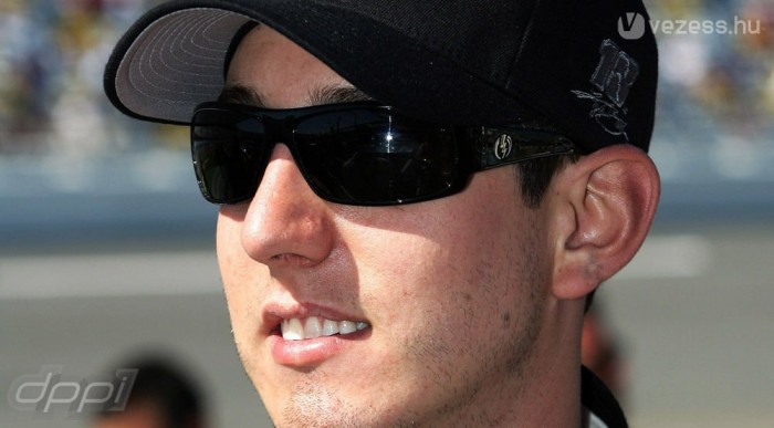 F1: NASCAR-pilótára vadászik az új csapat