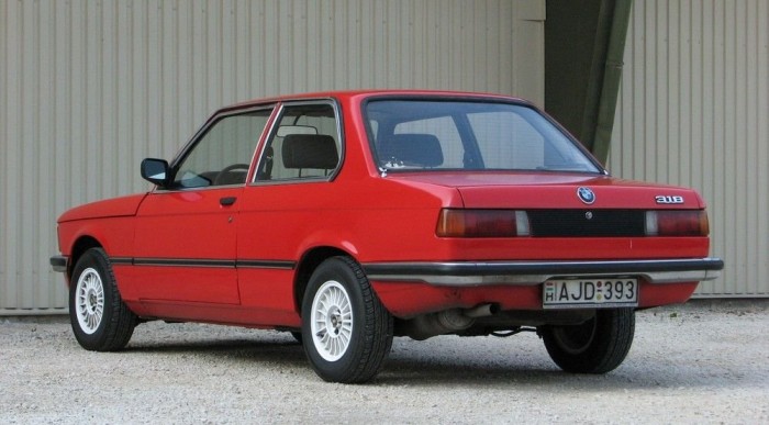 Hátul hajt, fürge, nyolc liter alatt járok vele