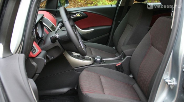 Felárért rendelhető jobb háttámasztású komfortülés