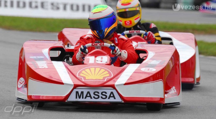 Massa decemberben versenyez