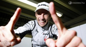 Button csak szórakozik, Barrichello teper
