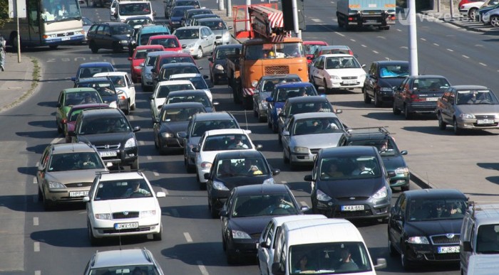 Órákat töltünk naponta autóban