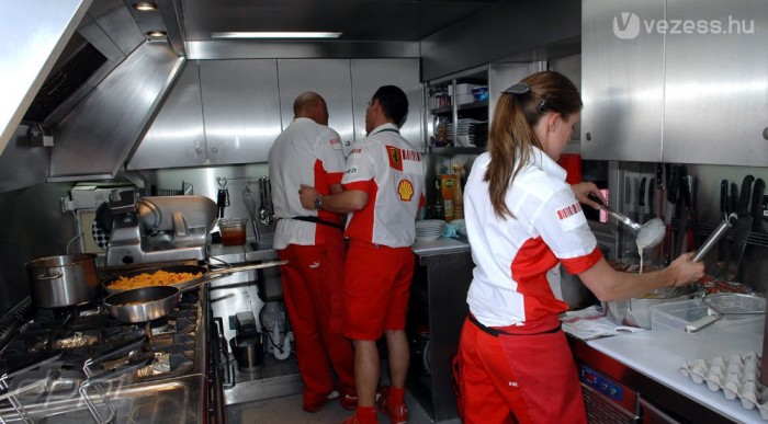 Az F1-csapatok a konyhán spórolnak