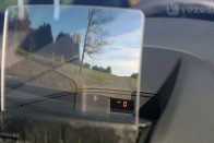 Ilyen a Head Up Display hátulról