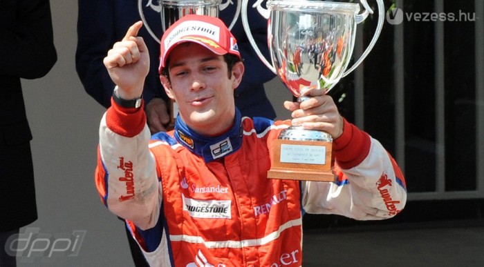 Nagybátyja nyomdokain