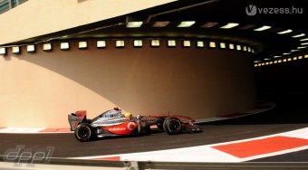 Hamilton az élen Abu-Dzabiban