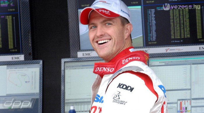 Schumacher hiába mosolygott, 2007 végén elküldték