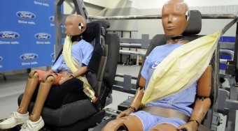 Így működik az övlégzsák - videó