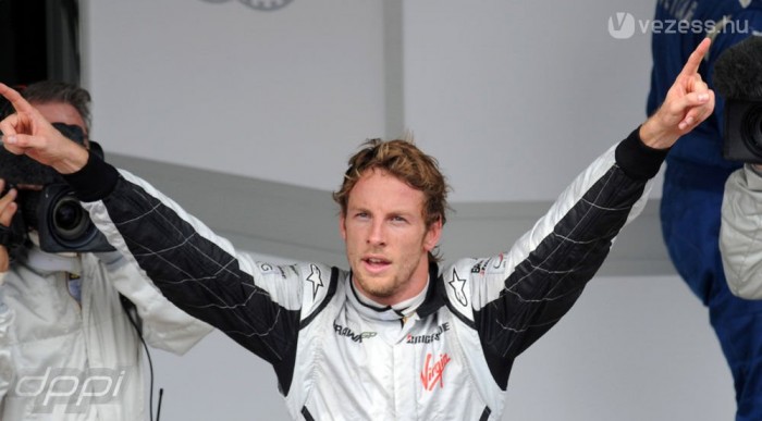 Button hallgat a jövőről