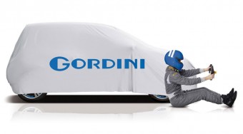 Csíkos sportmodell a Renault-tól