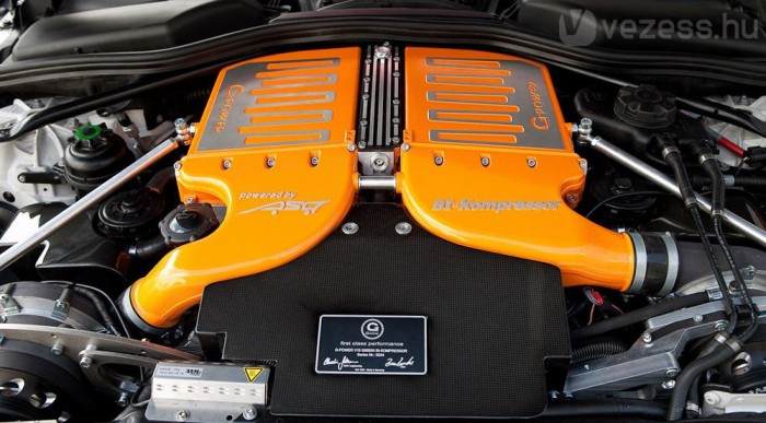 V10 két kompresszorral
