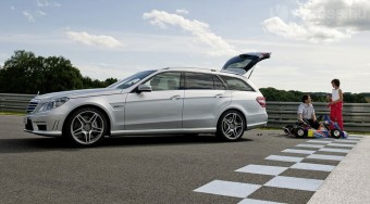 Keresztülhajtottak egy Mercin - videó