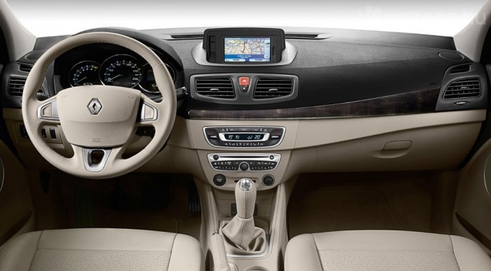 Nem vezettük: Renault Fluence 8 | Vezess Műanyagjainak hét százaléka újrahasznosított