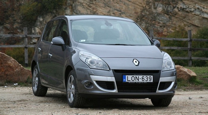 4 990 000 Ft a tesztelt 1.4 TCe Dynamique ára