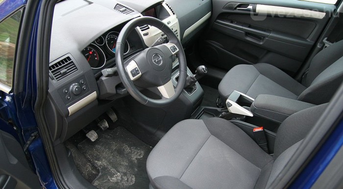 Tisztes iparosmunka az Opel belseje