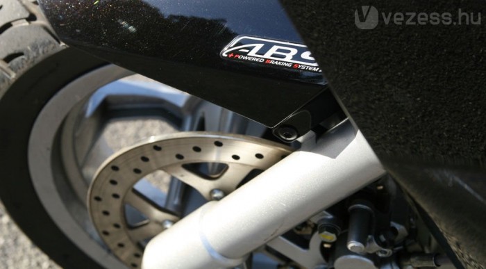 Jó dolog az ABS motoron is