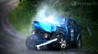 Hatalmas baleset, de túlélték - videó