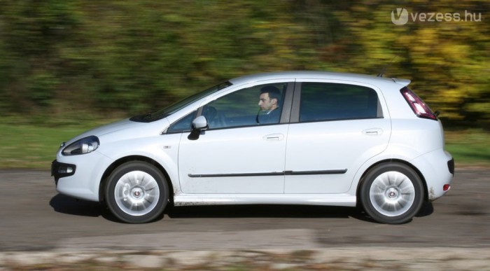 Egy olasz autó a Toyota előtt? 8 | Vezess Nem lett jobb sem a váltó, sem a futómű
