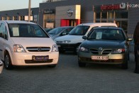 1,3 millióért elvihető az Almera és a Meriva