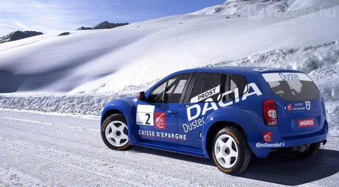 Mind a négy kerék kormányzott