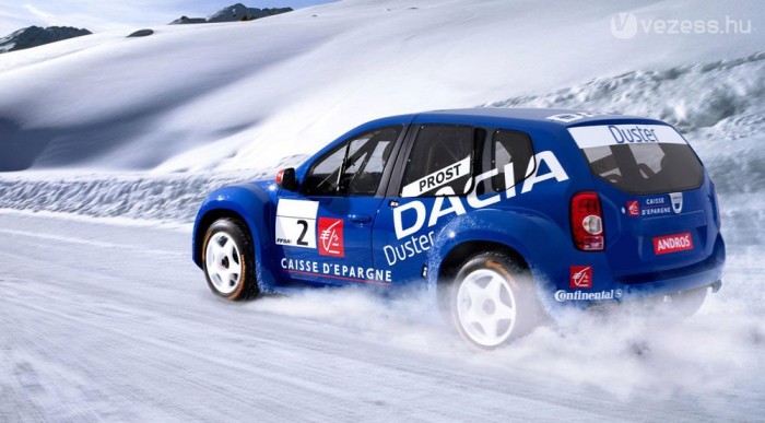 Minden kereke hajtott és kormányzott