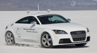 Robotautóval versenyez az Audi