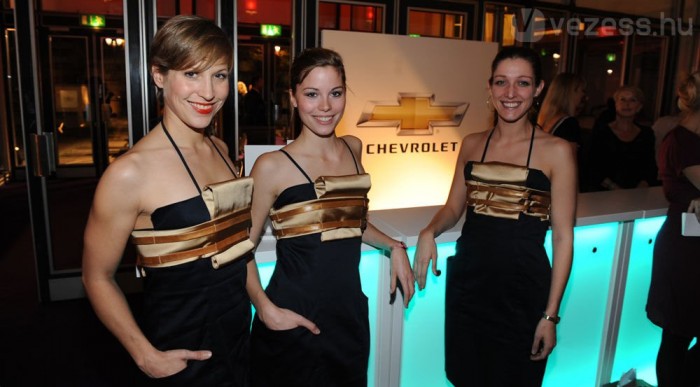 Aranykeresztek feketén, voltaképp nem is rossz