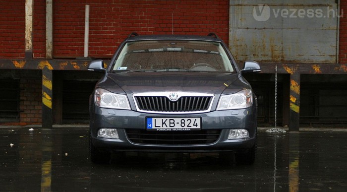 Ekkorával is megy? Octavia 1.6 TDI 7 | Vezess Bevilágít a kanyarba