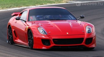 Utcára kerül a szuper Ferrari