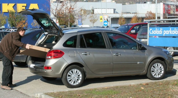Lehajtott támlával jó nagy a csomagtér