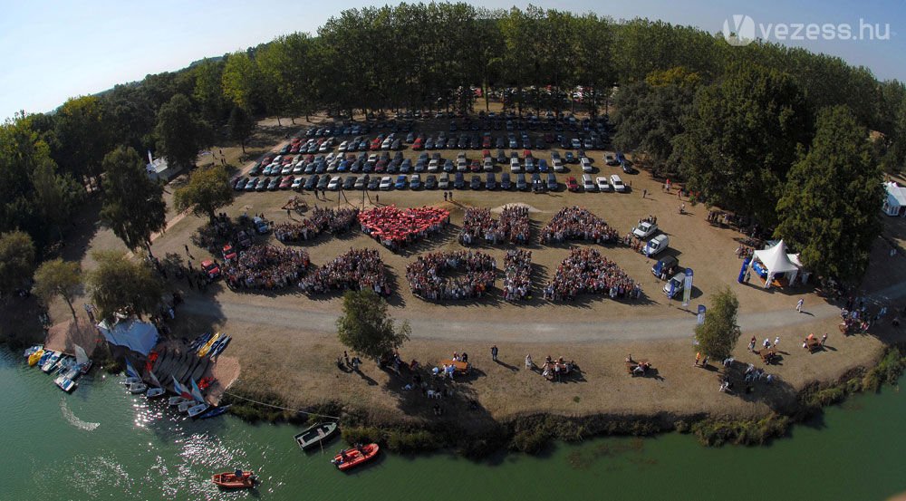 Audi, Dacia, BMW-Honda a sorrend. A kép az őszi francia Dacia pikniken készült, ott van pénze a márkának légi fotóra
