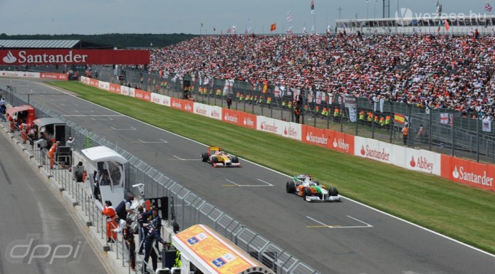F1: Még mindig úszik a Brit Nagydíj