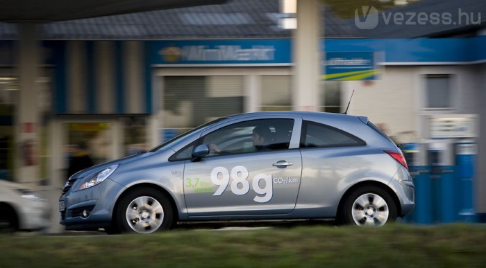 3,7 litert fogyaszt és van már öt ajtóval is