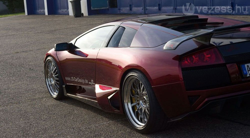 Karbonból kapott kiegészítőket 