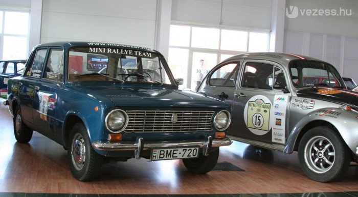 Mi köze a Ladának a Ferrarihoz? 6 | Vezess 43 ezer km van csupán a kék Zsiguliban