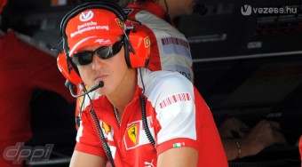 Schumi nem akarja otthagyni a Ferrarit