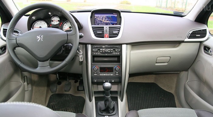 Bonbonosdoboz: Új 207 SW 8 | Vezess Kellemes környezet