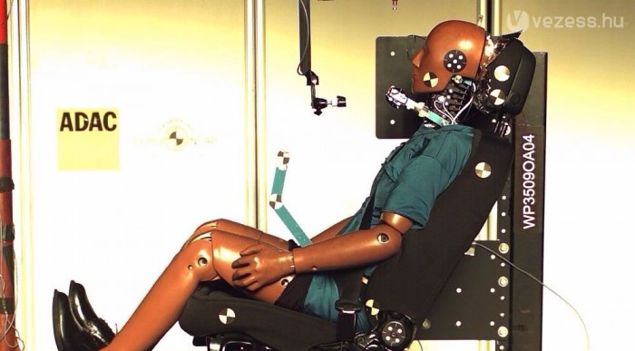 Az Astránál a fejtámla is kitett magért