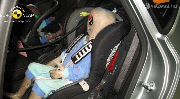 A gyerekere is jól vigyáz