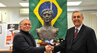 Senna-szobrot avattak Budapesten