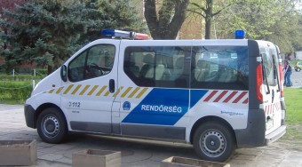 Rendőrökkel együtt akarta ellopni a rendőrautót