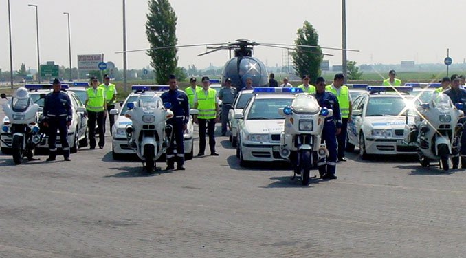 Rendőrökkel együtt akarta ellopni a rendőrautót 14